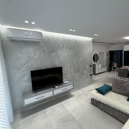 Alpha Lux Apartment Sarandë エクステリア 写真