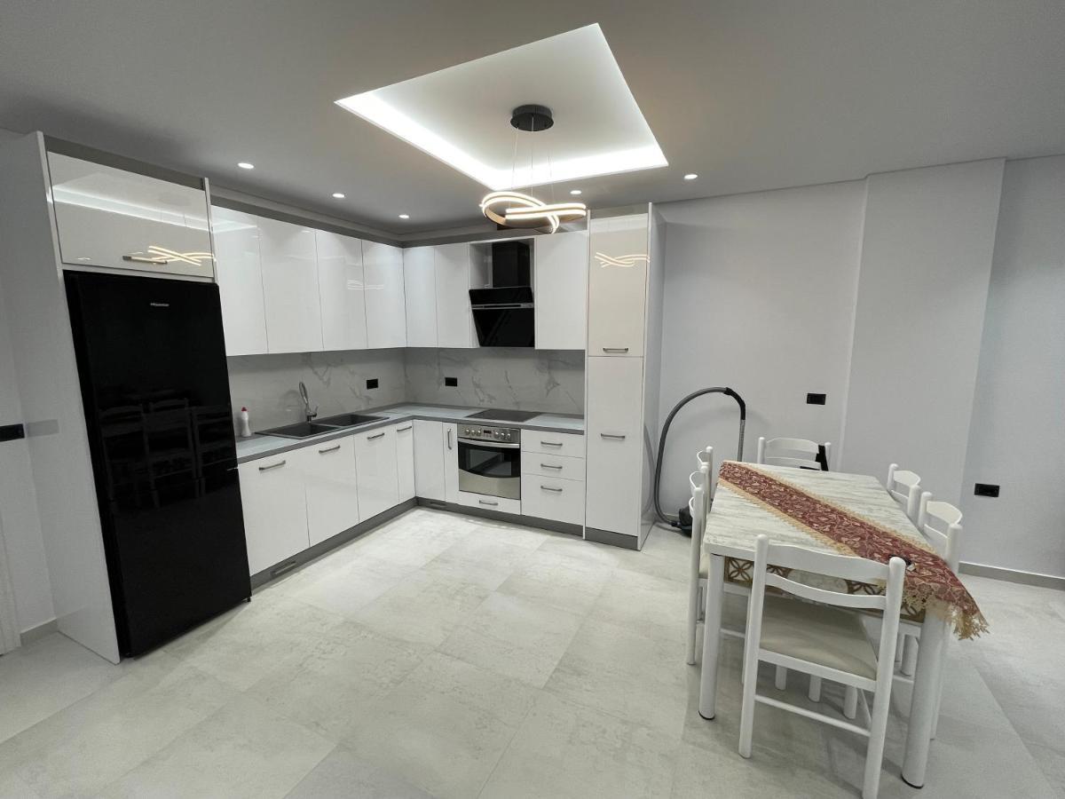 Alpha Lux Apartment Sarandë エクステリア 写真