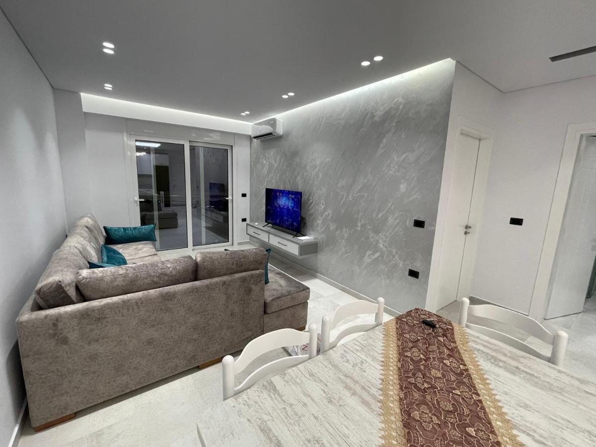 Alpha Lux Apartment Sarandë エクステリア 写真