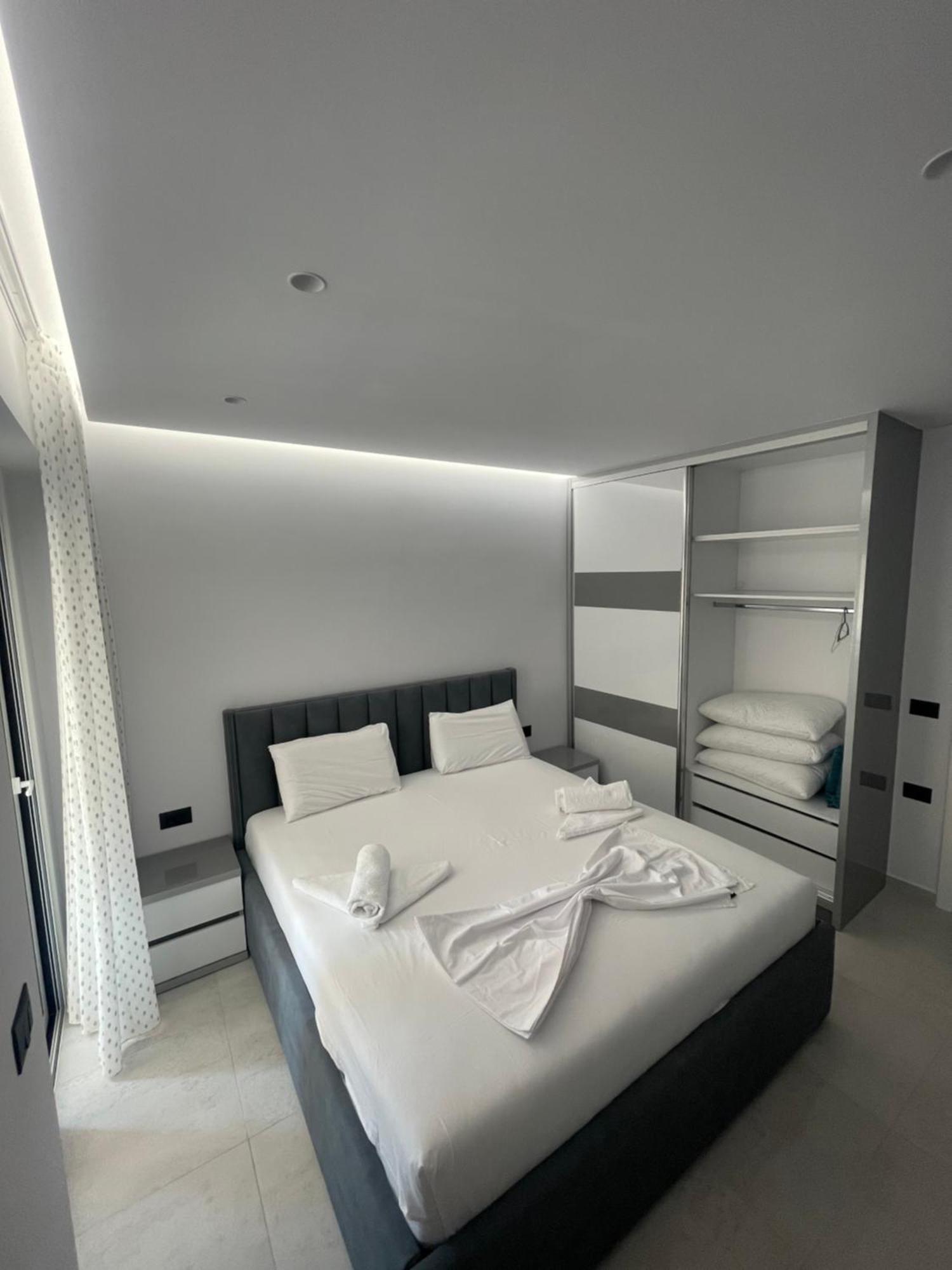 Alpha Lux Apartment Sarandë エクステリア 写真