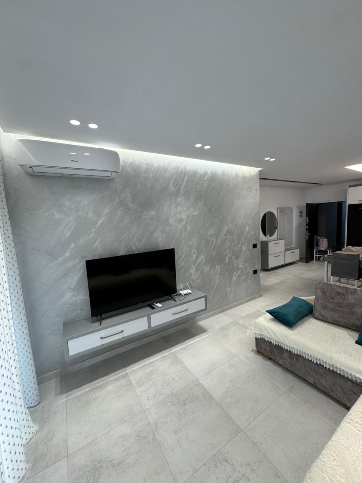 Alpha Lux Apartment Sarandë エクステリア 写真