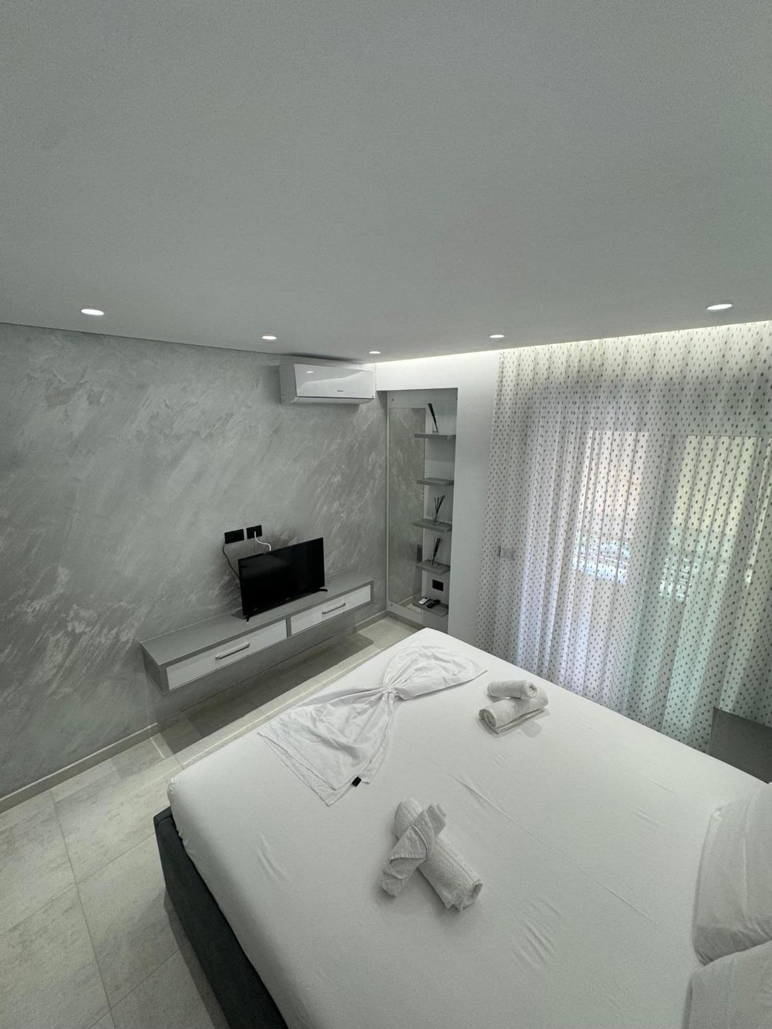 Alpha Lux Apartment Sarandë エクステリア 写真