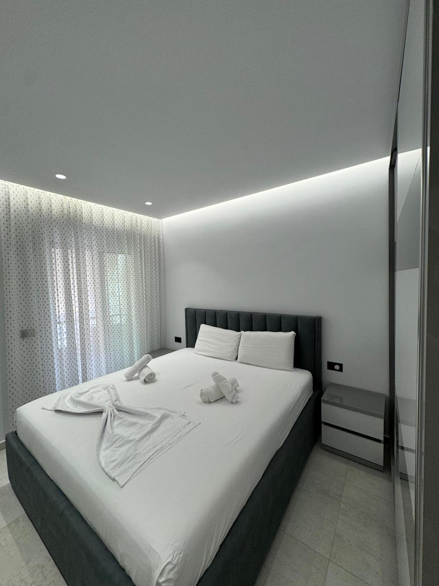 Alpha Lux Apartment Sarandë エクステリア 写真